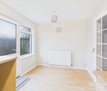 3 bedroom end of terrace house to rent - Photo 3