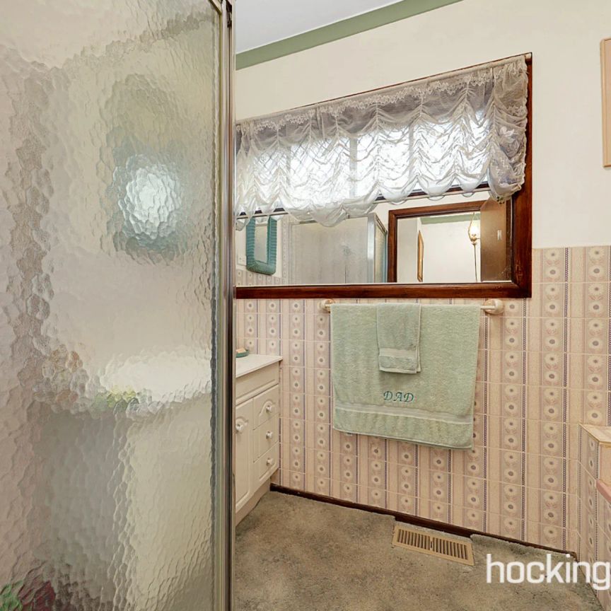 BEAUTIFULLY PRESENTED FAMILY HOME IN HEART OF LALOR - Photo 1