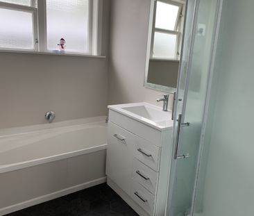 Sunny and Large Home in Kilbernie - Photo 3