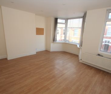 4 Bedroom Town House, Chester - Photo 4