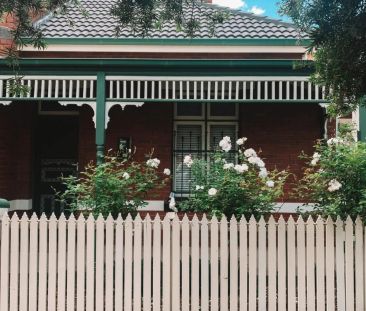 Stylish Three-Bedroom Home in Prime Richmond Location! - Photo 4