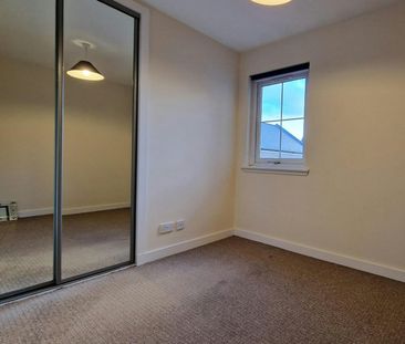 Terraced House to rent on - Photo 5