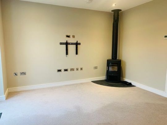 Sargent Square, Broadway, WR12 - Photo 1