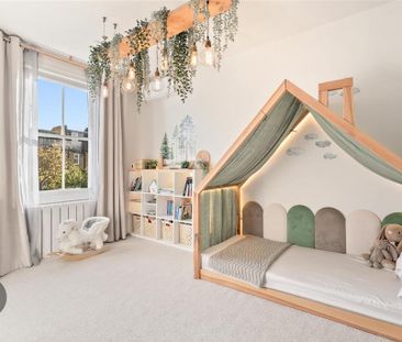 4 bedroom end of terrace house to rent - Photo 1