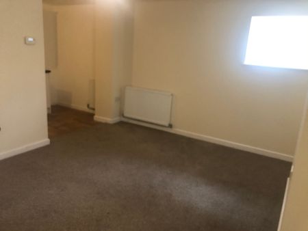 WATLING STREET, FENNY STRATFORD - 1 BEDROOM - Photo 3