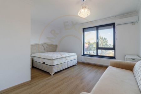 Apartament in vila, curte interioara, loc de parcare - Fotografie 2