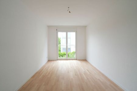 Helle und moderne 5.5-Zimmerwohnung mit Cheminée und grossem Balkon - Photo 2