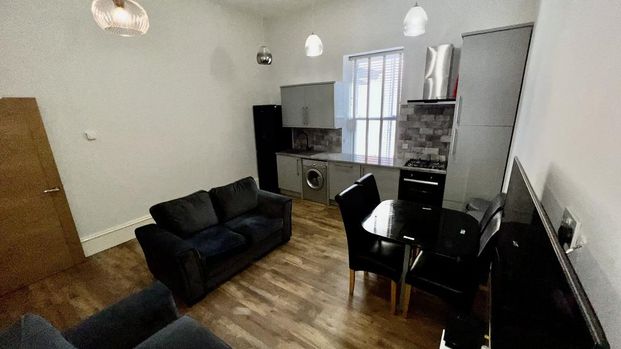 2 bedroom flat to rent - Photo 1