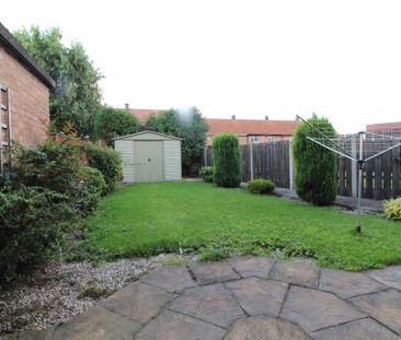 2 bedroom end of terrace house to rent - Photo 1