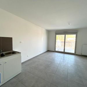 Location Appartement 3 pièces 69m² ST ETIENNE 42000 - Photo 2