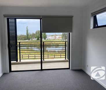 MODERN LAKESIDE LIVING IN SOUGHT-AFTER TIMBERTOP ESTATE - Photo 6