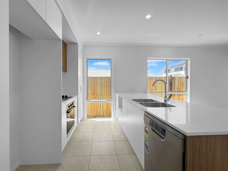 BRAND NEW 3 BEDROOM HOUSE - PALMVIEW - Photo 3