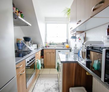 Moderne 2 Zimmer-Wohnung im Dachgeschoss mit Loggia und Stellplatz - Photo 4