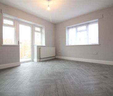 3 bedroom detached bungalow to rent - Photo 5