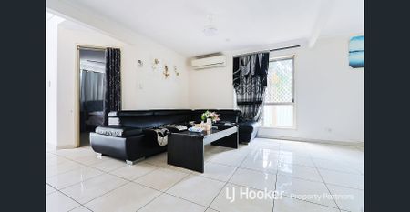 Spacious 5-Bedroom Family Home in Sought-after Forest Lake A Perfect Blend of Comfort & Convenience - Photo 2