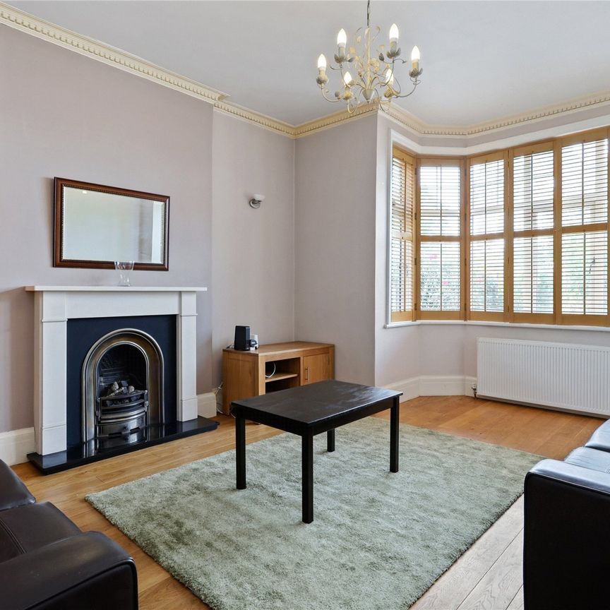 Melbury Gardens, London, SW20 flat to rent - Photo 1