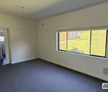 Freshly Renovated Two-Bedroom property – Prime Wollongong Location! - Photo 1