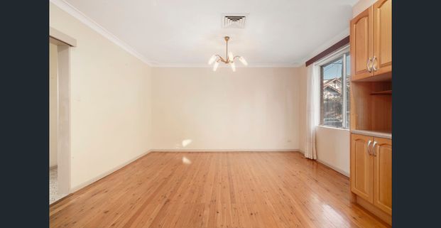 Large 3-Bedroom House with Garage in the Heart of Balmain Village - 3 Month Short Term Lease - Photo 1