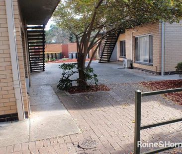 Upstairs Furnished Apartment - Walk to Flinders University & Medica... - Photo 3