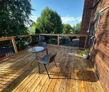 Spacious 2-Bed + Gas/Water/Parking Included! (Ray St) - Photo 1