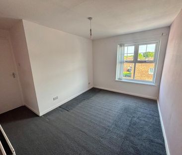 4 bedroom semi-detached house to rent - Photo 5