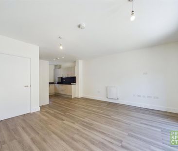 3 bedroom semi-detached house to rent - Photo 6