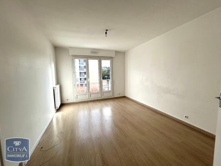 Location Appartement 3 pièces 69m² ST ETIENNE 42000 - Photo 2