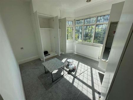 Penshurst Gardens, Edgware, HA8 - Photo 5