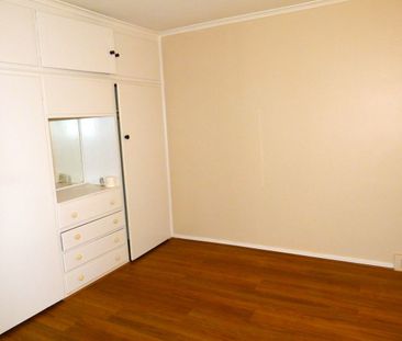 Cosy & Convenient 2-Bedroom Unit In Dandenong - Photo 2