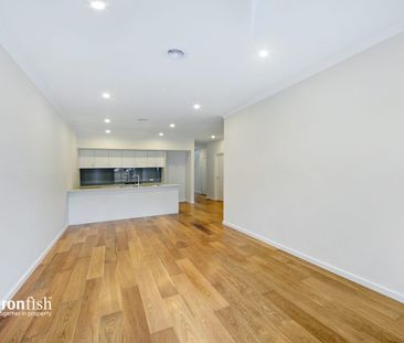 DON'T MISS IT! HIGH QUALITY 4 BEDROOMS TOWNHOUSE! - Photo 1