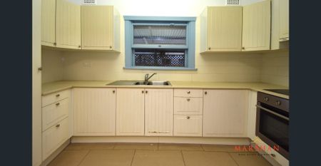 Spacious Family Home in excellent location - Photo 2