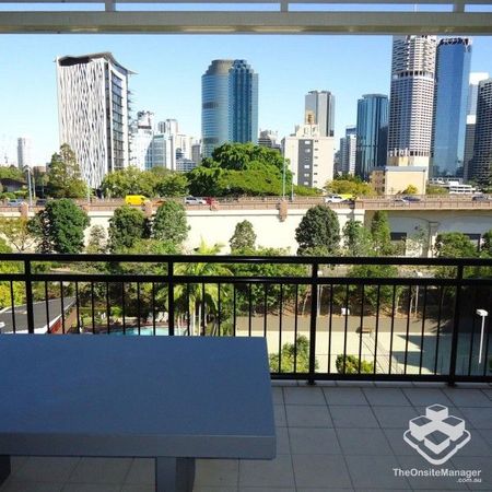 Furnished Penthouse Loft Apartment - Fantastic Views. - Photo 4