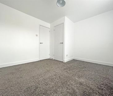 2 bedroom Town house to rent - Photo 5