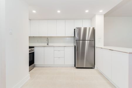 For Lease - 33 Erskine Avenue Unit# 201, Toronto, Ontario - Photo 5