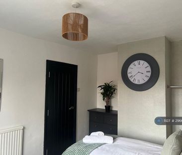 1 bedroom in a house share to rent - Photo 4