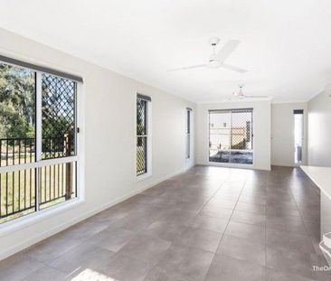 3 BED, A/C, MINUTES TO GATEWAY 3bed, large living space unit, A/C, ... - Photo 5