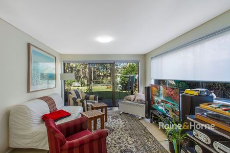 Coastal Retreat in Pearl Beach - Steps to the Sand - Photo 3
