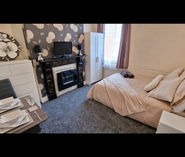 Room in a Shared House, Brook Road, CR7 - Photo 1