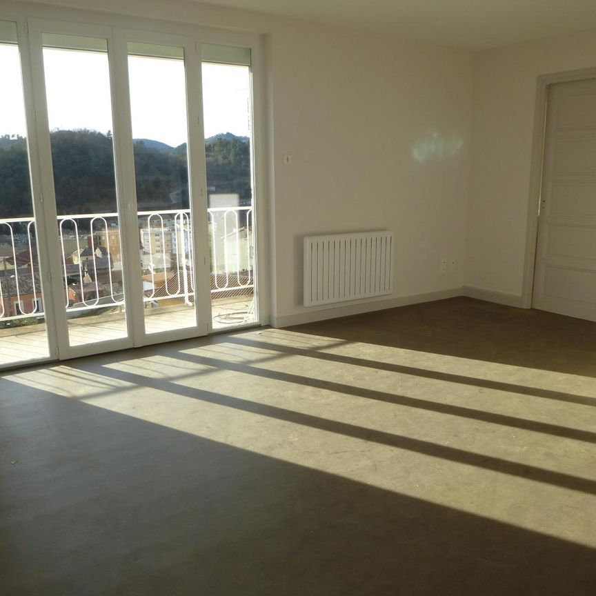 Location Appartement 4 pièces 78m² VALS LES BAINS 07600 - Photo 1