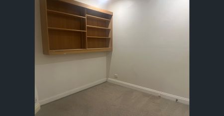 Spacious and private rear single level villa unit - Photo 3