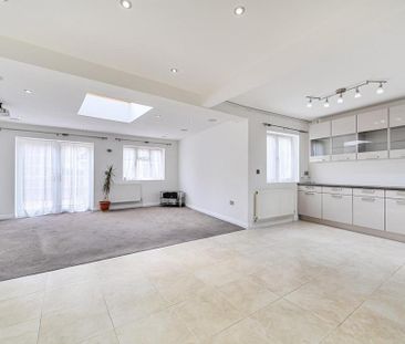 4 bedroom terraced house to rent - Photo 2