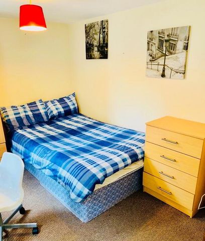 Room 3 En-Suite, 44 Rathcoole Street, Lisburn Road, Belfast, BT9 7GA - Photo 3