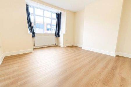 4 bedroom semi-detached house to rent - Photo 2