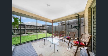 Large Family Home in Prime Point Cook Location - Photo 3