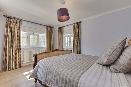 A wonderful country home set in an idyllic rural location, beautifully finished to offer cosy country living. - Photo 3