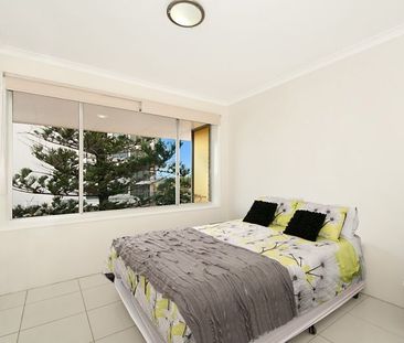 Stylish 2-Bedroom Unit in Prime Broadbeach Location - Photo 4