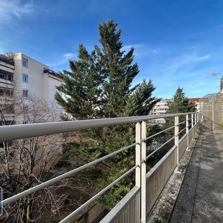 Location Appartement 1 pièce 36m² LYON 3ème - Photo 4