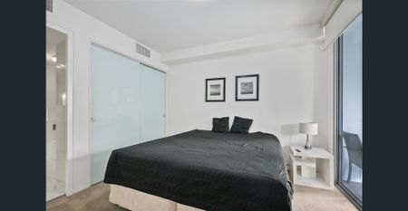 Fully Furnished Luxury Apartment - Photo 2