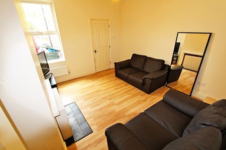 105 Rendell Street - Photo 2