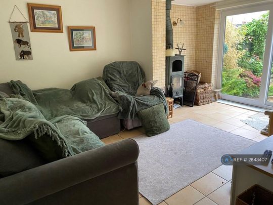 1 bedroom in a house share to rent - Photo 1